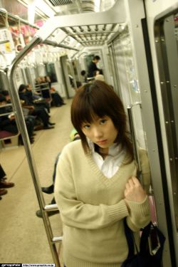 何炅澄清牵孟美岐